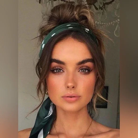 YSL Vintage Authentic Luxury YVES SAINT LAURENT Square 100% Silk Scarf 30X30in - Picture 13 of 14